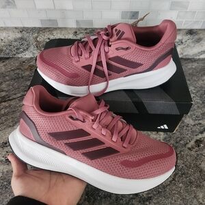 Adidas Women's Athletic Comfortable Sneakers Size 6 Or 6.5 NEW